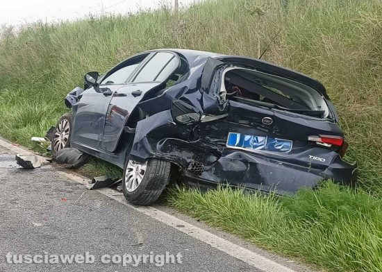 Viterbo - Scontro sulla Cassia nord, tre auto coinvolte e traffico in tilt