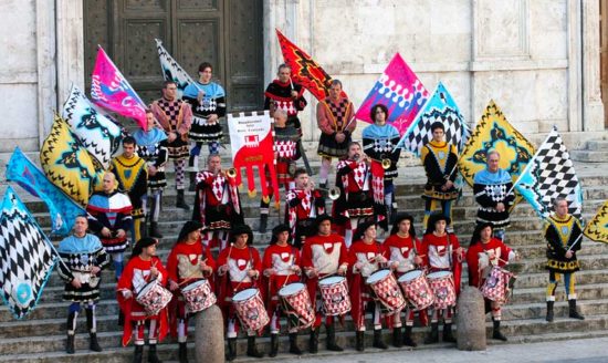 Orte - Gli sbandieratori delle Sette Contrade