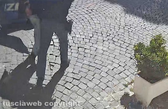 Viterbo - Rapina in centro - Il ladro fermato dalla polizia