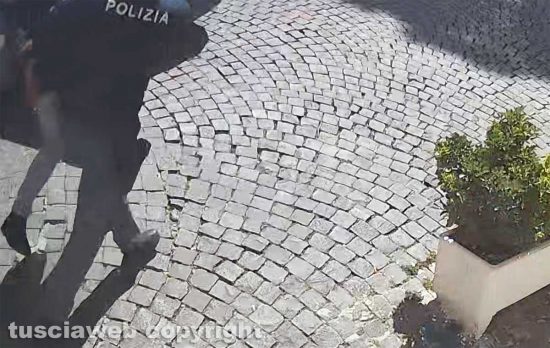 Viterbo - Rapina in centro - Il ladro fermato dalla polizia
