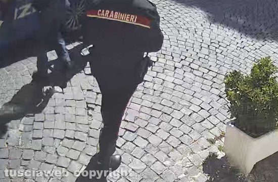 Viterbo - Rapina in centro - La polizia e i carabinieri