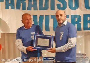 Consegna targa per il dirigente Claudio Monti