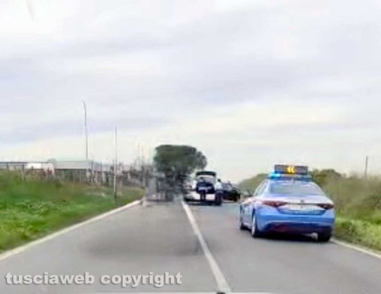 Viterbo - Scontro sulla Cassia nord, tre auto coinvolte e traffico in tilt