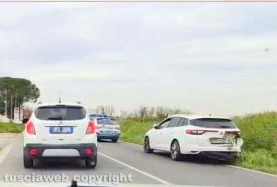Viterbo - Scontro sulla Cassia nord, tre auto coinvolte e traffico in tilt
