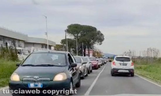 Viterbo - Scontro sulla Cassia nord, tre auto coinvolte e traffico in tilt