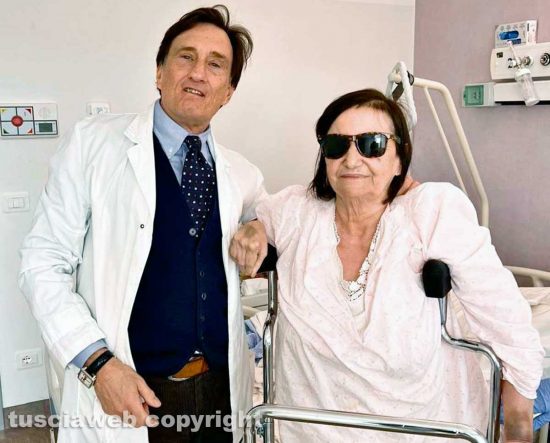 Viterbo - Ospedale Santa Rosa - La paziente operata dal professor Carlo Gigli
