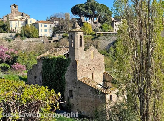 Viterbo - Chiesa diroccata valle Faul