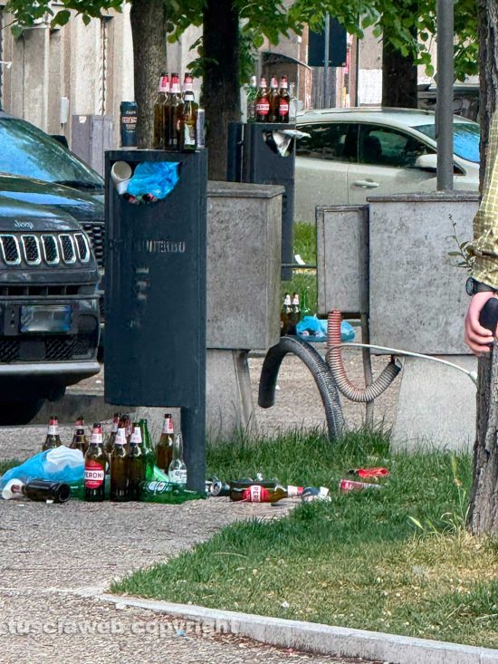 Viterbo - Rifiuti tra viale Trento e piazzale Gramsci