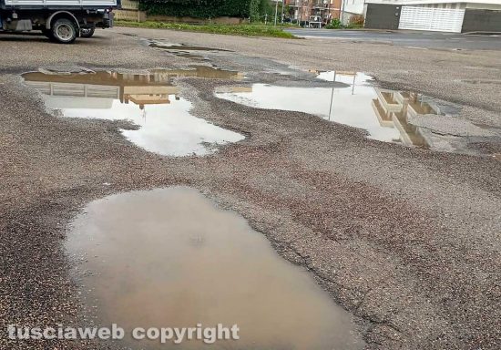 Viterbo - Grandi buche in largo Monti dei Cimini