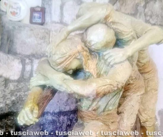La scultura del maestro Vito Ferrante donata al Sodalizio dei facchini di Santa Rosa