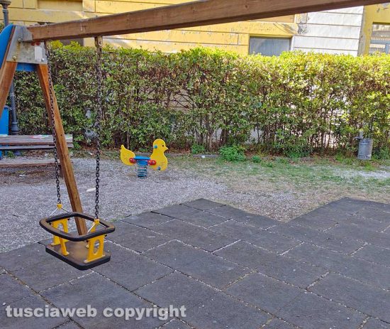 Viterbo - Degrado al parco giochi di Porta della Verità