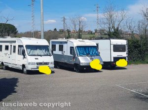 Montefiascone - Camper sostano davanti al cimitero