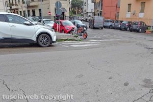 Viterbo - Via Vicenza - Strisce pedonali svanite da anni
