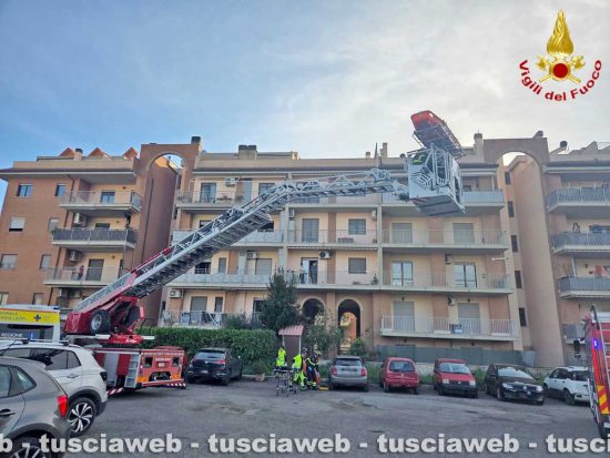 Civitavecchia - Intervento dei vigili del fuoco in via Padri Domenicani
