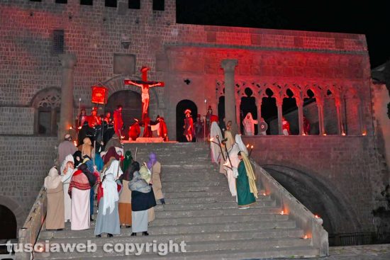 Viterbo - PIazza San Lorenzo - La crocifissione di Cristo