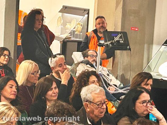 Viterbo - palazzo Brugiotti - I Traindeville, trio composto da Ludovica Valori alla voce e fisarmonica, Paolo Camerini al contrabbasso e Fabio Gammone alla chitarra