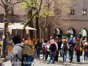 Viterbo - Turisti in via San Lorenzo