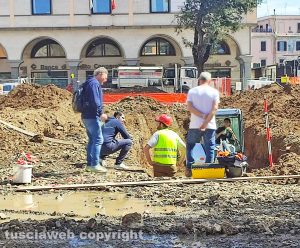 Civitavecchia - L'assessore Stefano Giannini a piazza Margherita