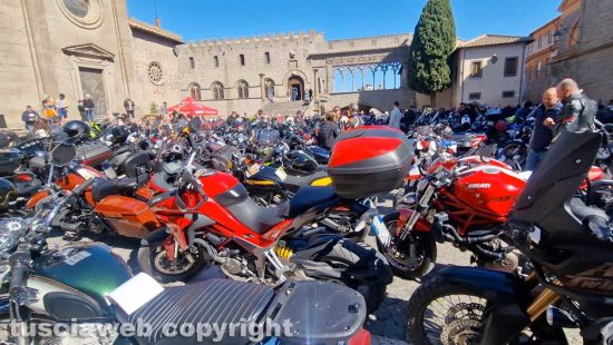 Viterbo - Benedizione delle moto, in piazza San Lorenzo dodicesima edizione con 500 partecipanti