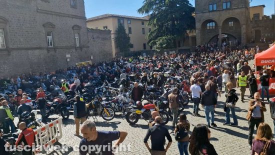Viterbo - Benedizione delle moto, in piazza San Lorenzo dodicesima edizione con 500 partecipanti