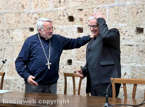 Il vescovo Marco Salvi e don Augusto Mascagna