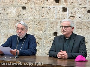 Il vescovo Marco Salvi e don Augusto Mascagna