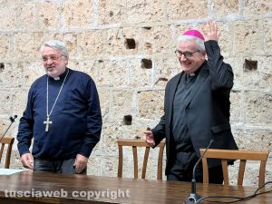 Il vescovo Marco Salvi e don Augusto Mascagna