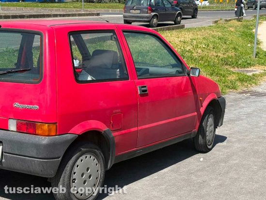 Viterbo - Scontro tra auto e scooter alla rotonda di Valle Faul, ferita una ragazza