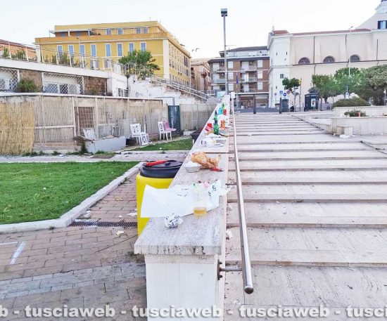 Civitavecchia - Degrado e abbandono rifiuti alla Marina
