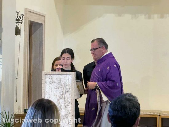 La figlia Francesca ai funerali di Mario Ciucci