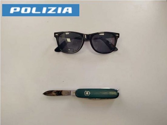 Viterbo - Polizia - Gli occhiali e il coltellino multiuso
