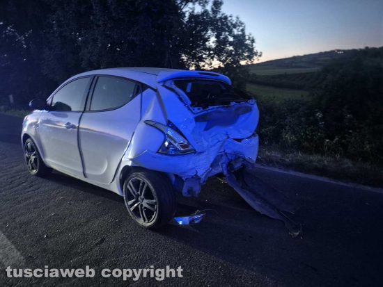 Montefiascone - Scontro tra due auto sulla Commenda