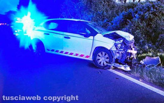 Montefiascone - Scontro tra due auto sulla Commenda