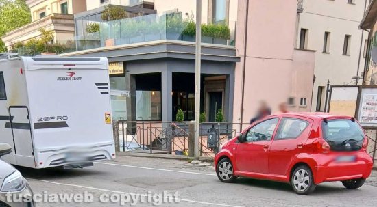 Montefiascone - Scontro camper-auto sulla Cassia
