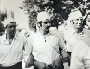 Al centro Mario Sanna in una foto d'epoca