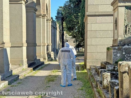 Viterbo - Si uccide con un colpo di pistola davanti al cimitero - Le indagini dei carabinieri