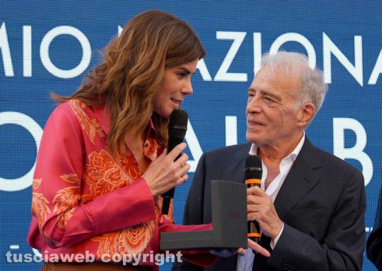 Soriano - Il premio Pietro Calabrese 2026 - Costanza Calabrese con Enrico Montesano