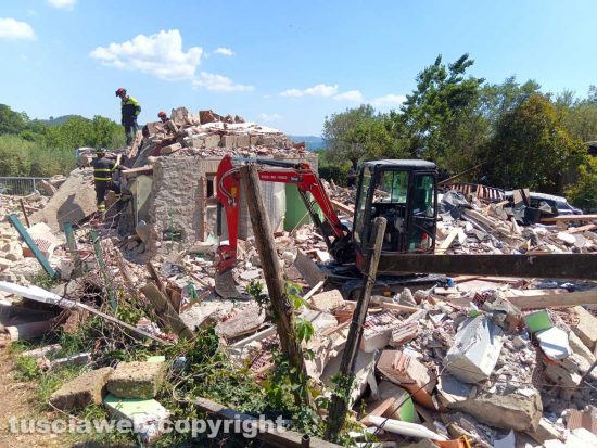 Bolsena - Forte esplosione distrugge casa
