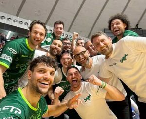 Sport - Basket - La gioia dell'Avellino dopo il successo a Cagliari e il passaggio in semifinale