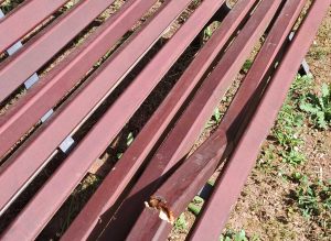 Viterbo - San Lazzaro, vandalizzata la panchina al giardino della Memoria
