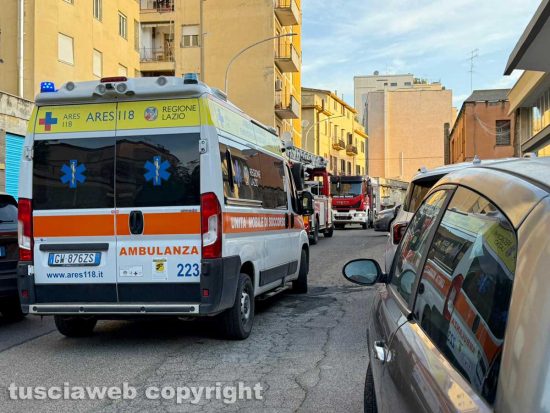 Viterbo - Donna cade in casa e batte la testa, soccorsa dai vigili del fuoco