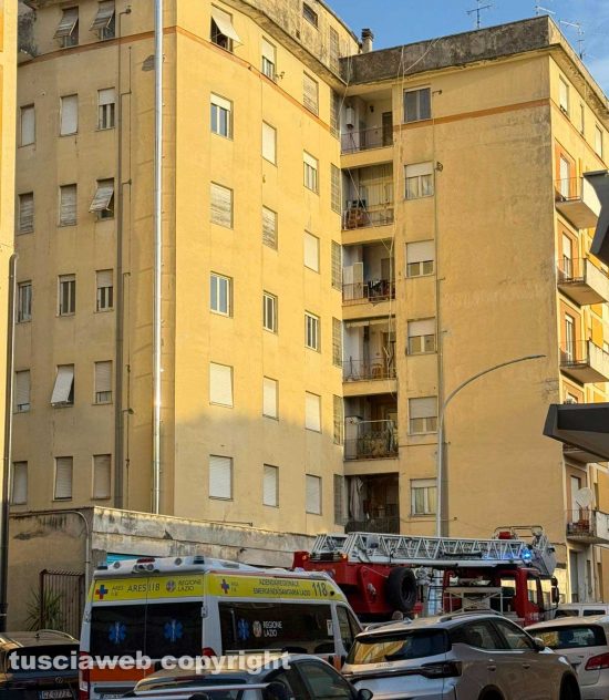Viterbo - Donna cade in casa e batte la testa, soccorsa dai vigili del fuoco