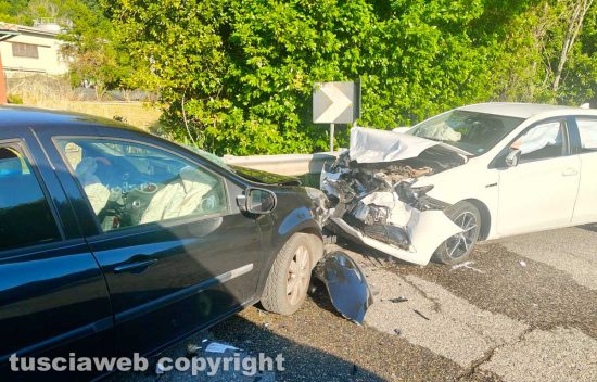 Viterbo - Scontro sulla Cassia Sud - I carabinieri sul posto