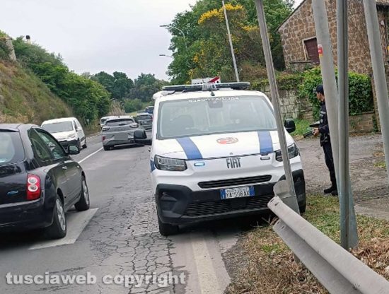 Vetralla - Tamponamento tra due auto all'incrocio per Mazzocchio
