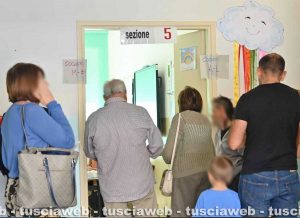 Elezioni comunali - Santa Marinella - Elettori in attesa di votare