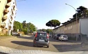 Viterbo - I carabinieri che hanno scortato l'auto in ospedale