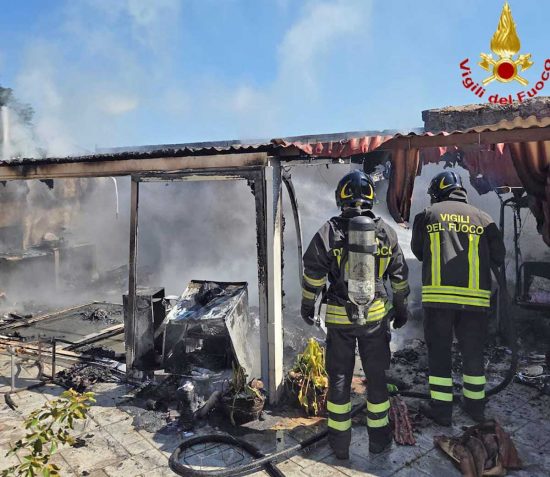 Civitavecchia - Baracca distrutta da un incendio