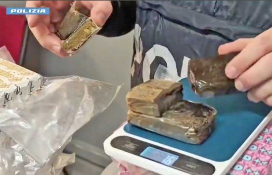 Maxi operazione di polizia - 450 chili di droga sequestrata e 1335 arresti