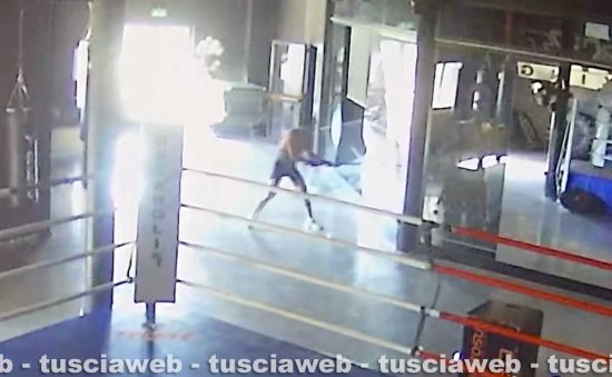 Palestra Next distrutta a Monterosi - Il giovane in azione