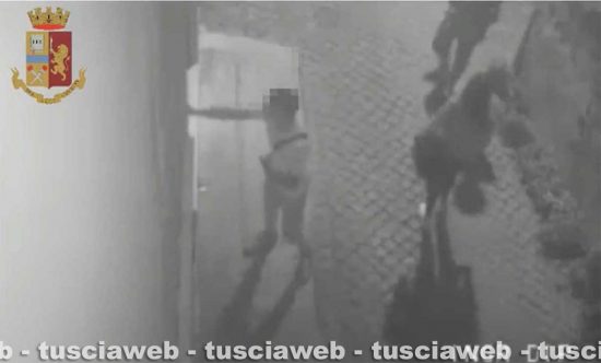 Viterbo – Scritte sul muro contro le forze dell’ordine